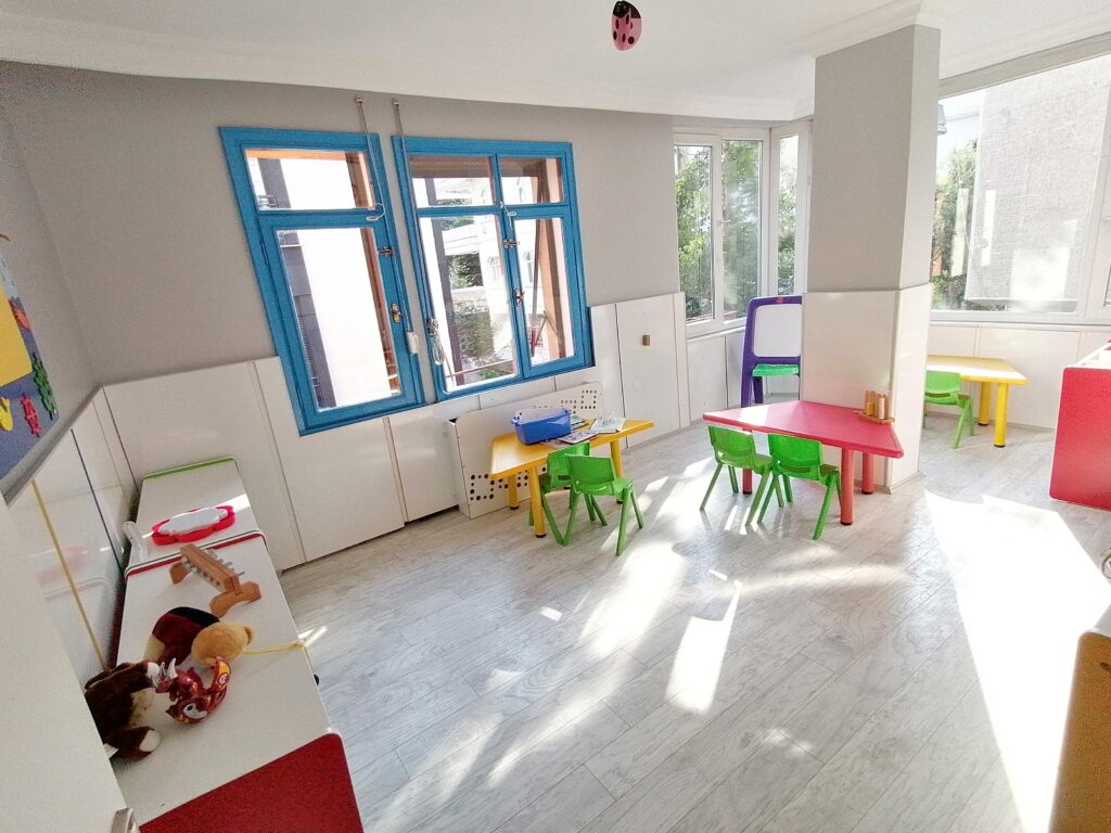 derincocuk otizm egitimi Uda Aba Uygulamali davranis analizi cocuk sinifi